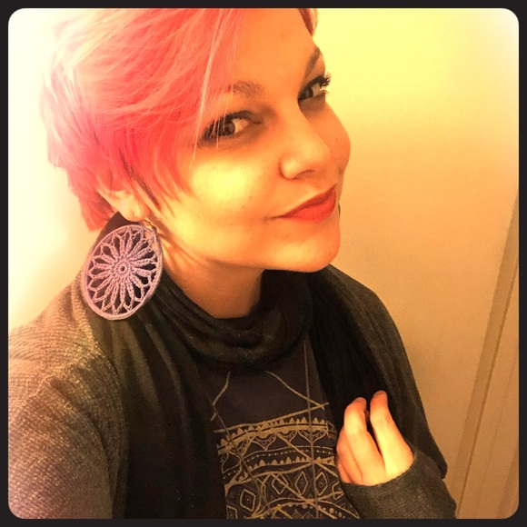 Meet your Posher, Snax - Picture 3 of 5